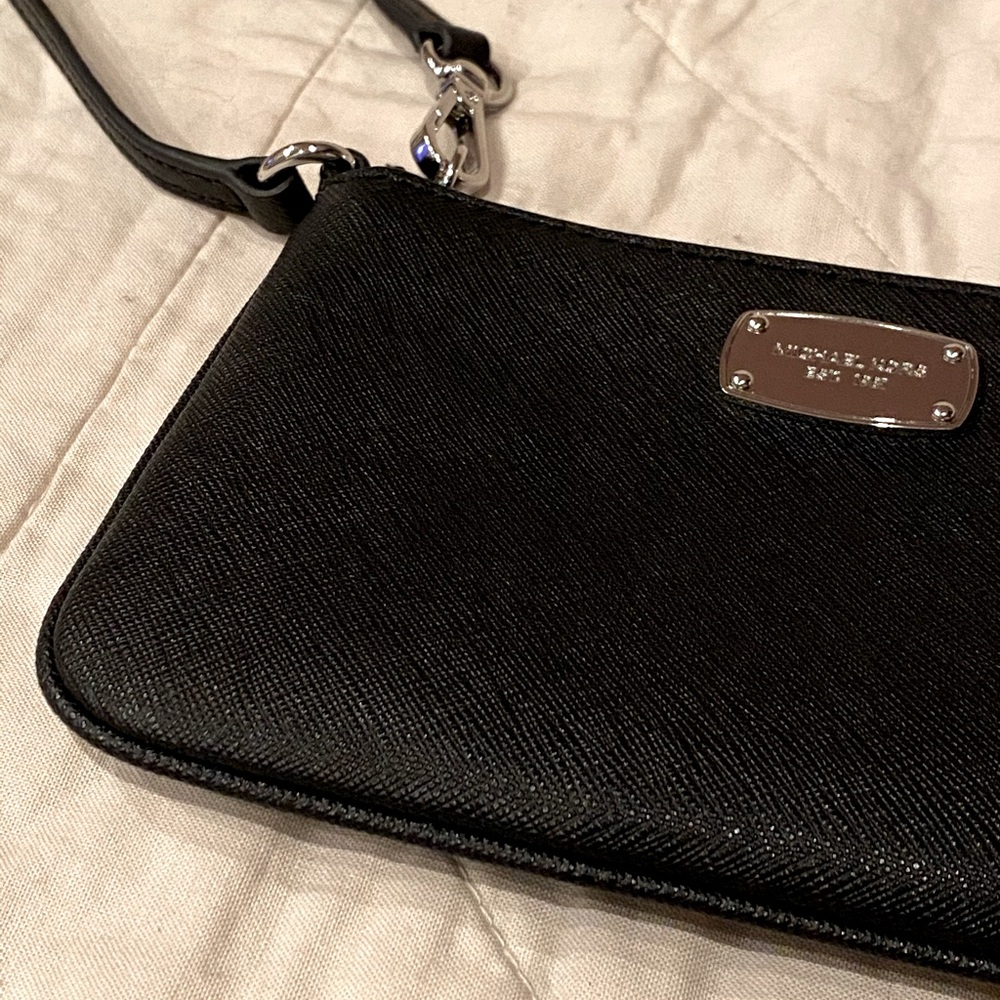 Michael Kors Wristlet (BNWT)